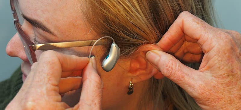 Wie lange hält eine Batterie in einem Hörgerät?
